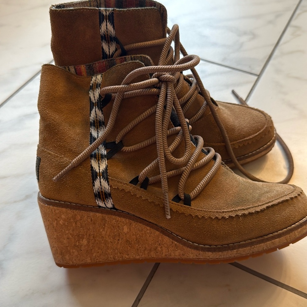 Pendleton Islegate Wedge Boots in Toasted Coconut Size 8